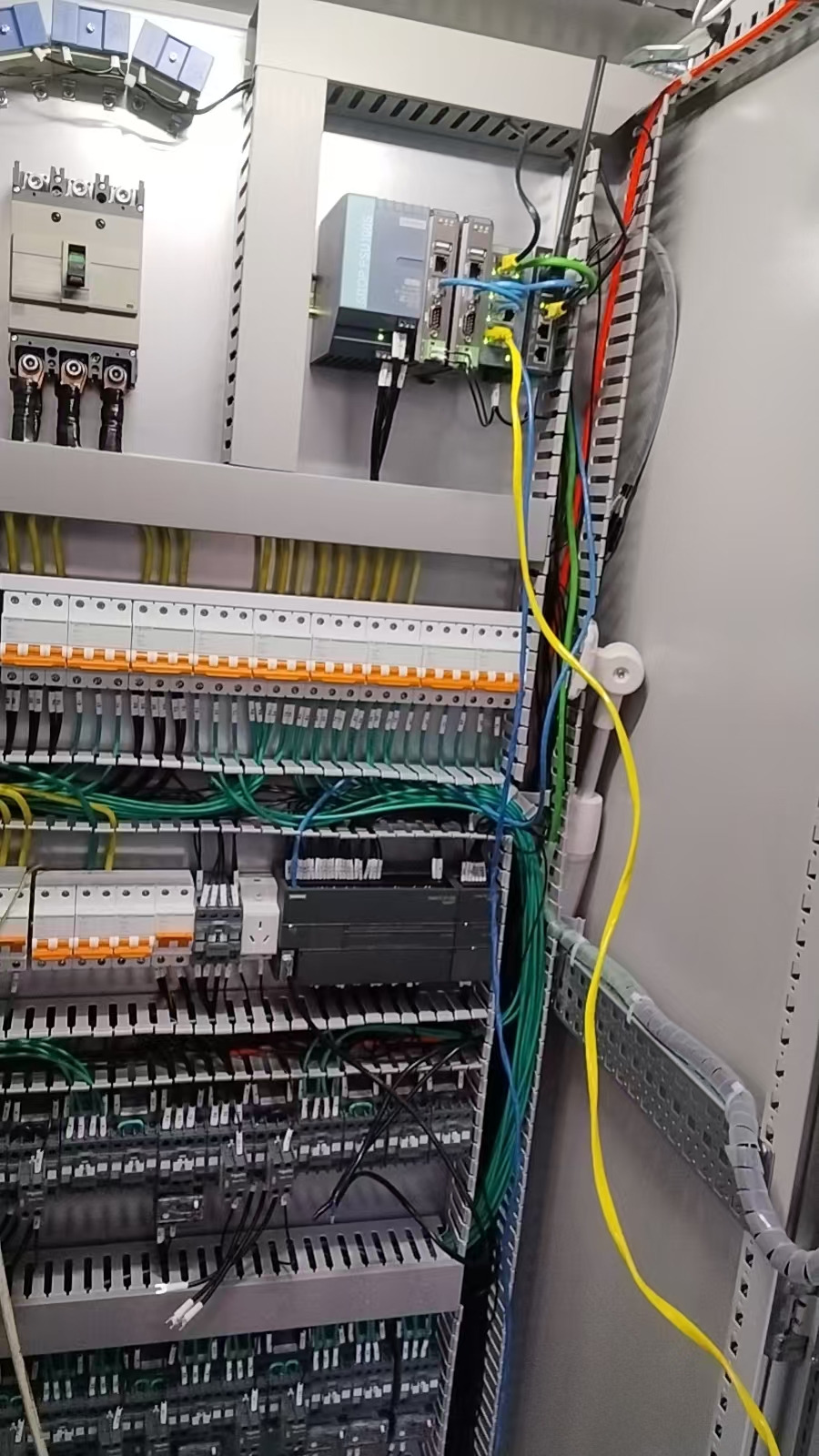 好力俫 裕东 雅迪电动车现场.jpg